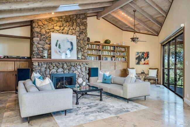Building Photo - 522 Meadowood Ln