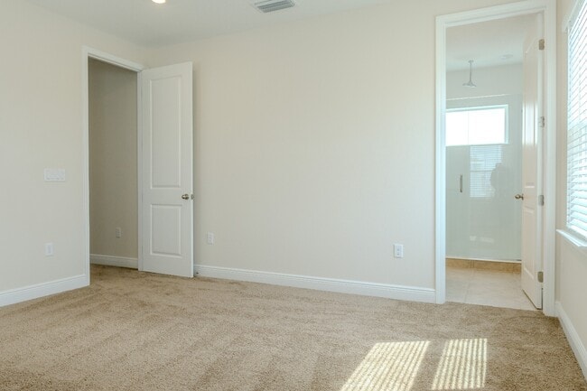 Building Photo - 16705 Victoria Grv Aly