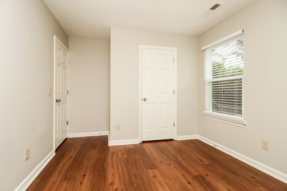 Building Photo - 411 Randall Ln