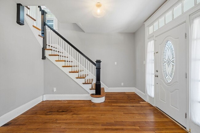 Building Photo - Spacious Corner-Lot Home on Carolina Ave