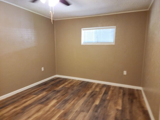 Building Photo - Move in Ready in 77619! Make this 4 Bedroo...