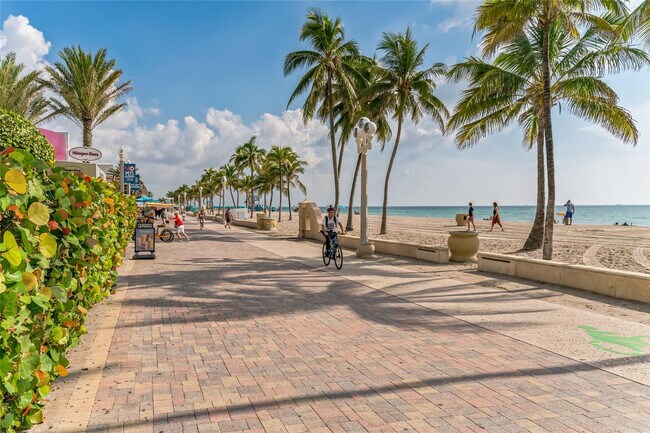 Building Photo - 324 Indiana St