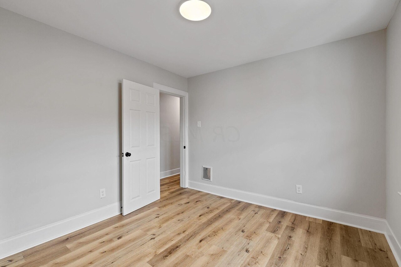 BEDROOM 2 - 1024 Lockbourne Rd