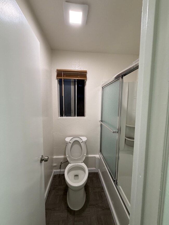 Building Photo - Move in ready 3 Bd 2BA home in upper NE Bakersfield