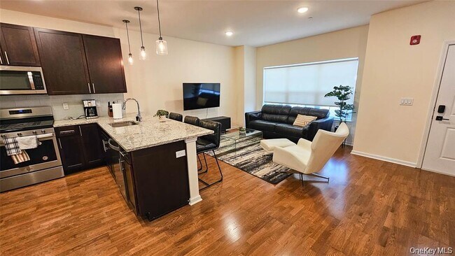 Building Photo - 260 W Main St