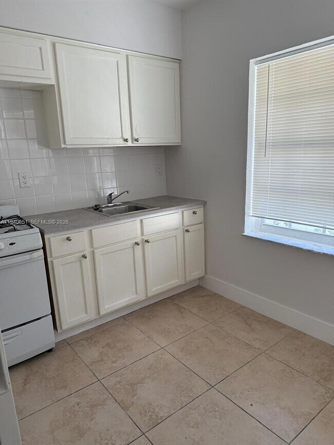 Building Photo - 7611 Harding Ave