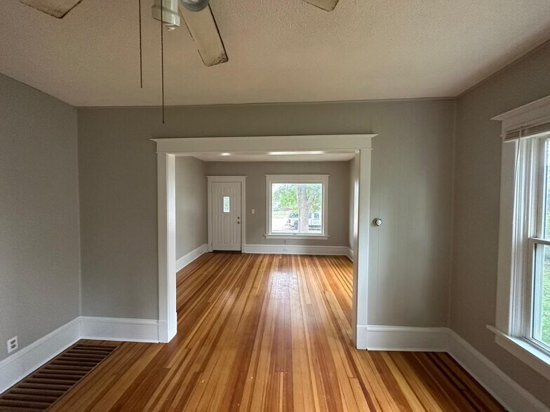 Front Entry and Living room - 513 3rd Ave SE