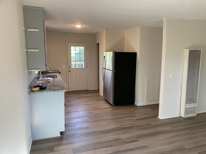 Building Photo - Precious 1BR/1BA Cottage On N Ross