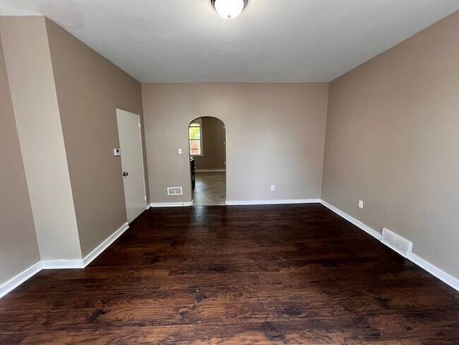 Building Photo - Pittsburgh - 3 Bedroom 1.5 Bathroom - For ...