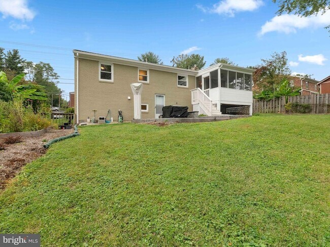 Building Photo - 6095 Wilson Blvd