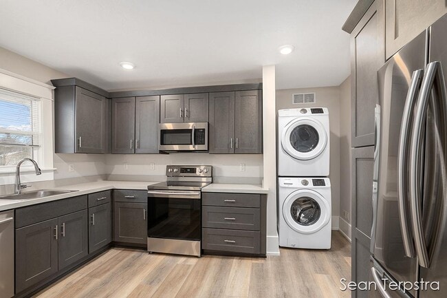 Building Photo - 951 Fulton St W