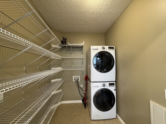 Building Photo - 126 Skiatook Way