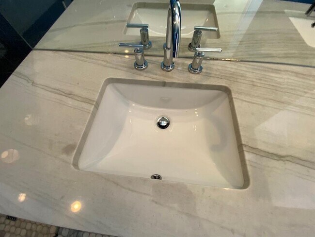 Building Photo - 1903 E 8th St