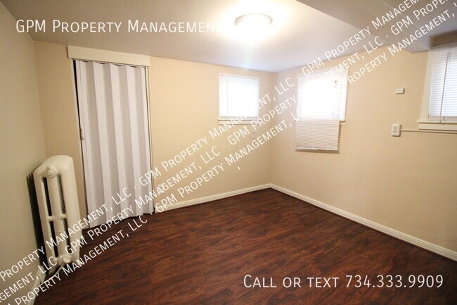 Building Photo - 2557 4th St