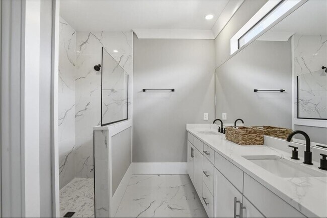 Building Photo - 15161 Serene Shrs Lp