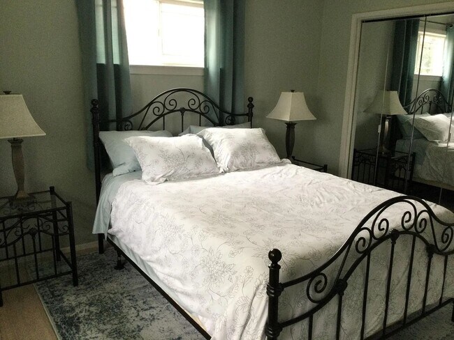 Building Photo - Spacious 4-Bedroom Home in North Davis – Ideal for Students w early July start date