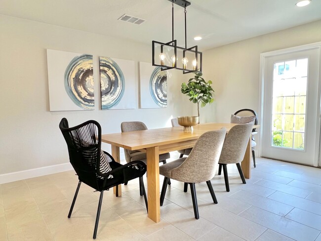 Building Photo - 9047 Twincreek Farm