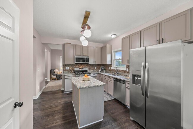 Building Photo - 5935 Pondview Ct