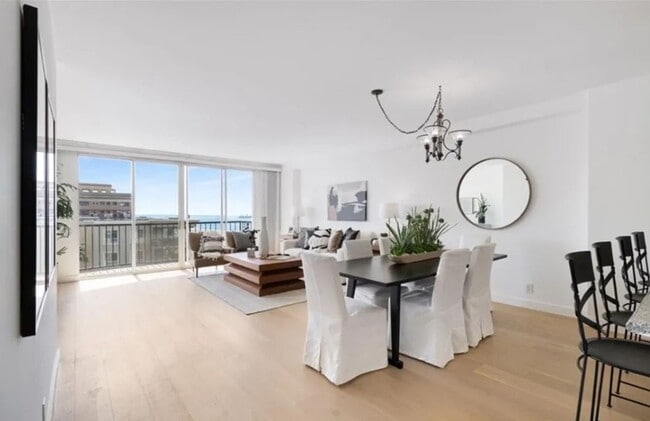 Building Photo - 2-Bedroom, 2-Bathroom Home in Prime Long B...