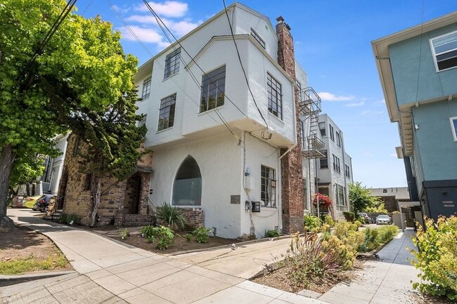 Building Photo - 2338 Channing Way