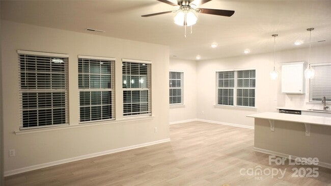 Building Photo - 107 Pampas Pl