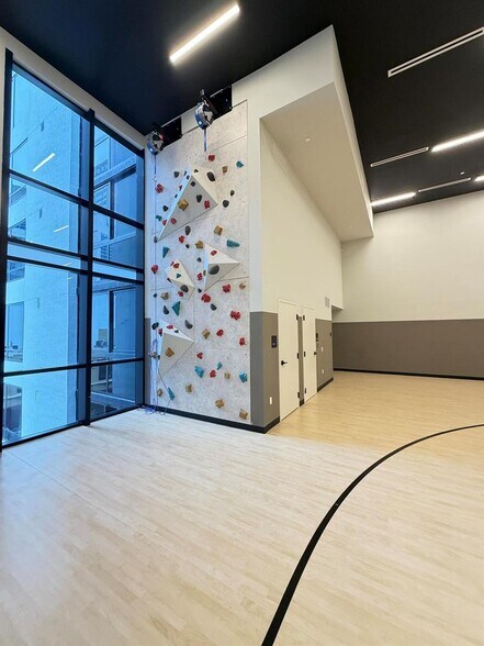 Building Photo - 225 N Miami Ave