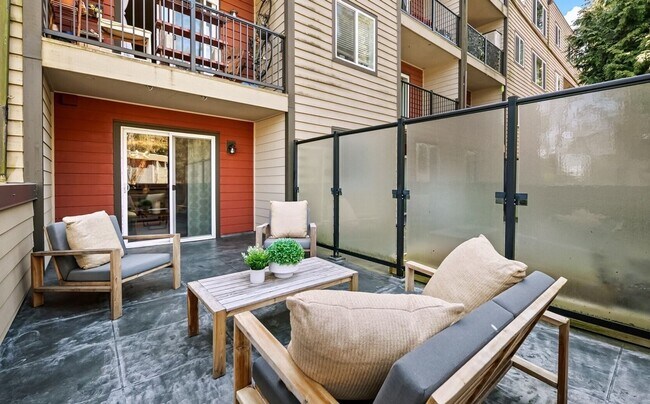 Building Photo - Completely Refreshed Two-Bedroom Condo