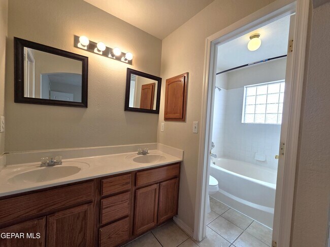 Building Photo - 12640 Gilded Sun Dr