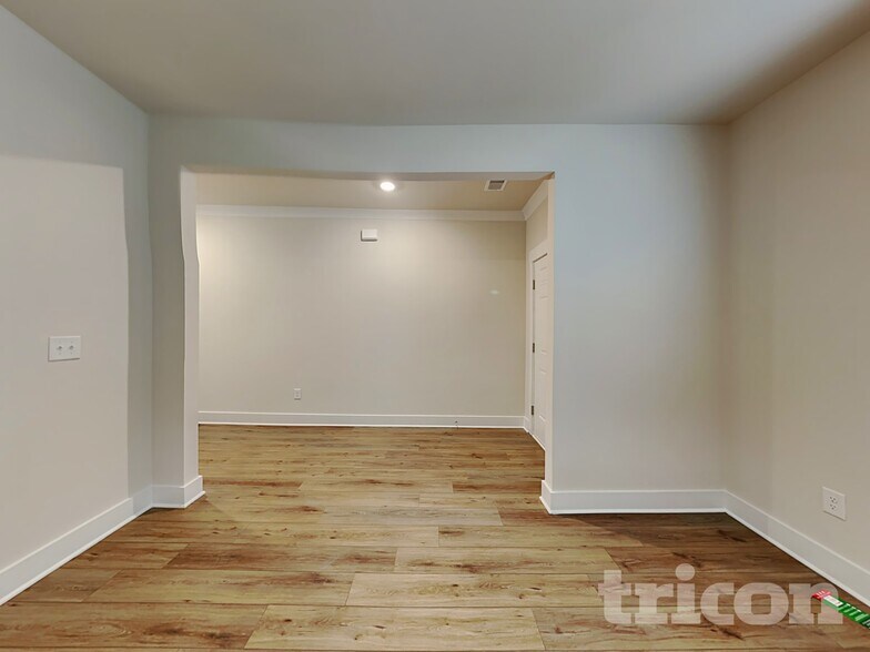 Building Photo - 300 Allenby Ln