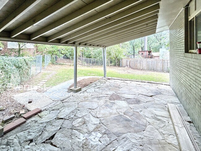 Building Photo - 545 Edgecrest Cir