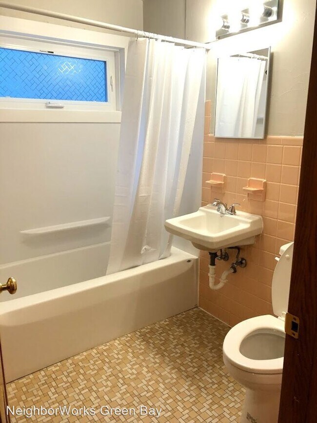 Building Photo - 1438 Admiral Ct