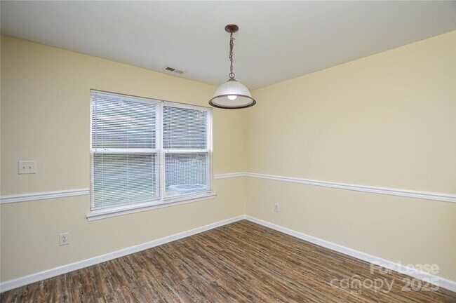 Building Photo - 6754 Sequoia Hills Dr