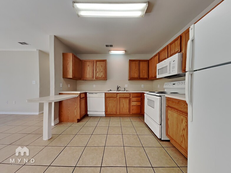 Building Photo - 311 N Chicago Ave