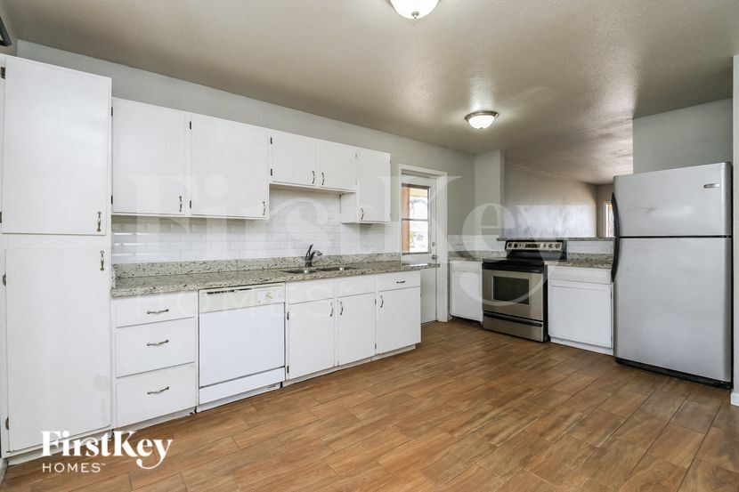 Building Photo - 15035 N 28th Ave