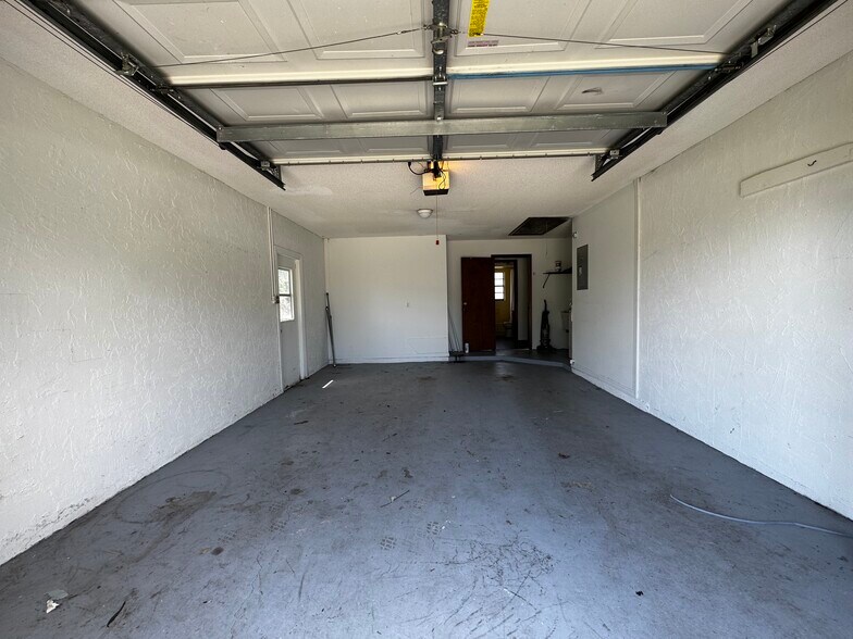 Building Photo - 1065 Altoona Ave