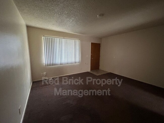 Building Photo - 343 W 21st St