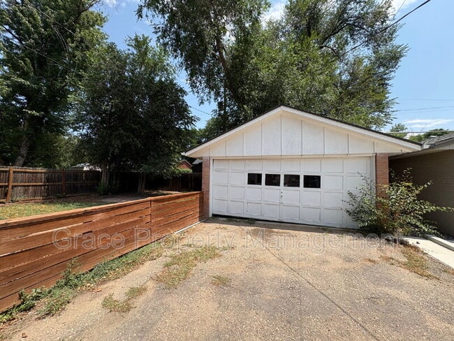 Building Photo - 2240 S Clermont St