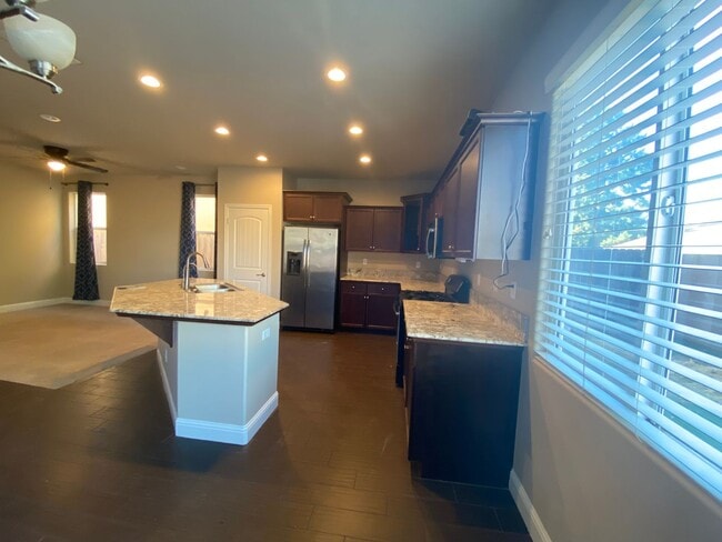 Building Photo - Beautiful 2 story Home in gated community ...