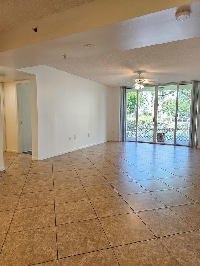 Building Photo - 2731 Ocean Club Blvd