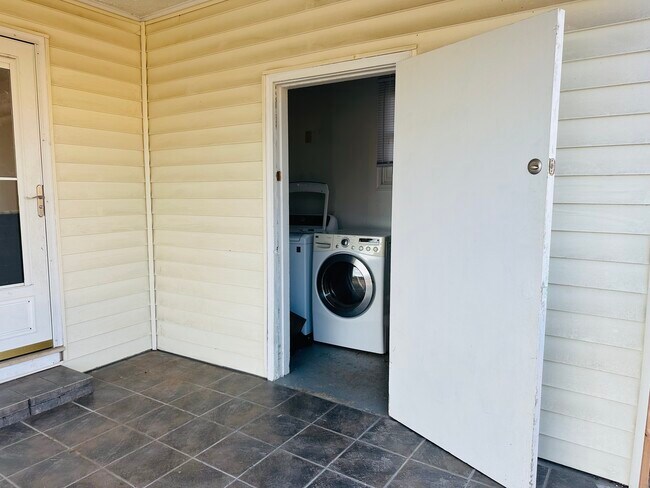 Building Photo - 3935 Elkton Trail