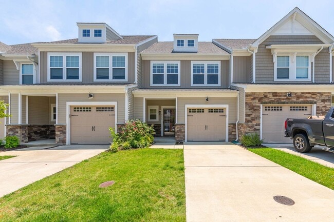 Building Photo - Beautiful 3 bedroom 2 Bath Town Home in Wi...