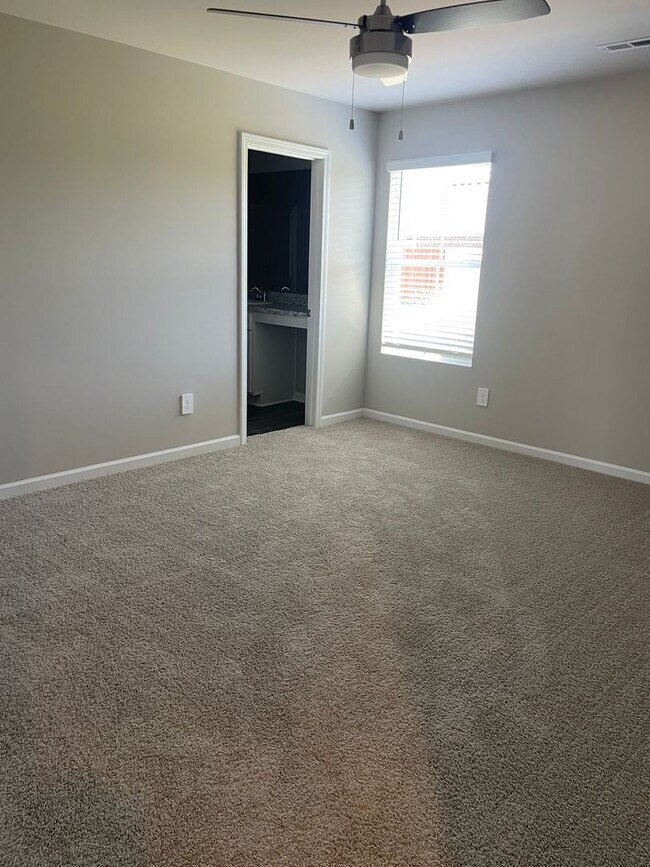 Building Photo - Stunning 3-Bedroom Ranch Home in Kendall Trails – New Construction