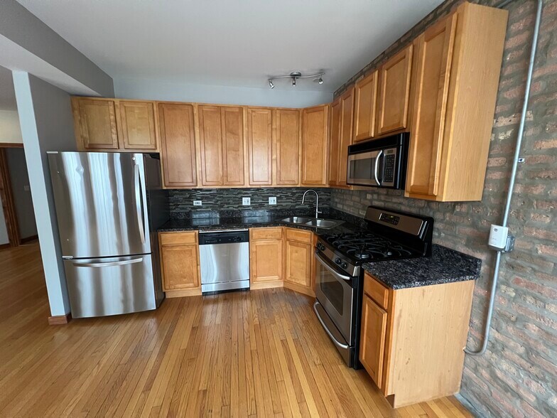 Kitchen - 1636 W Columbia Ave