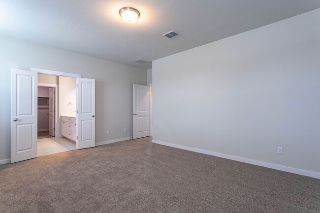 Building Photo - Beautiful 3 Bedroom, 3 Bathroom Home in Ro...