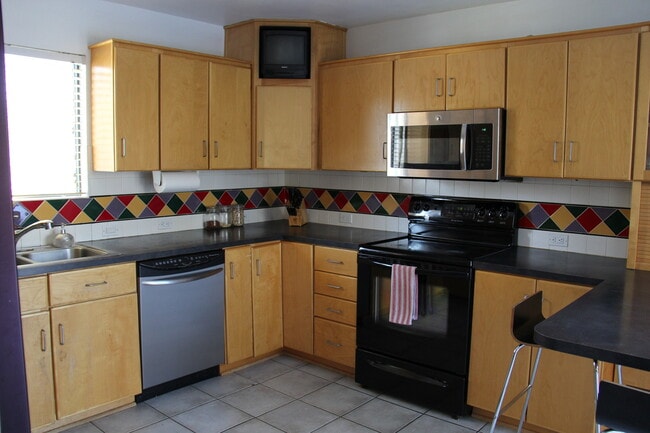 Building Photo - {13042} Contemporary in Lenexa + Fenced Ya...