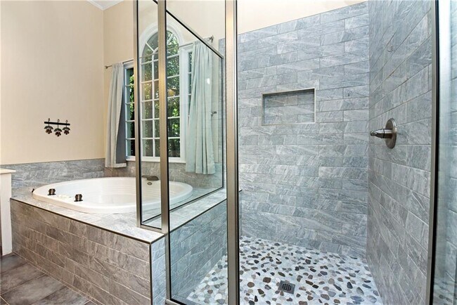 Building Photo - 2130 Hickory Cove