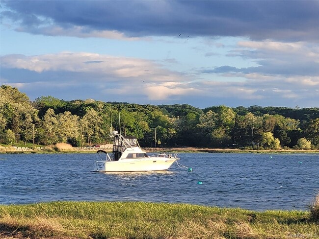 Building Photo - 31 Apricot Rd