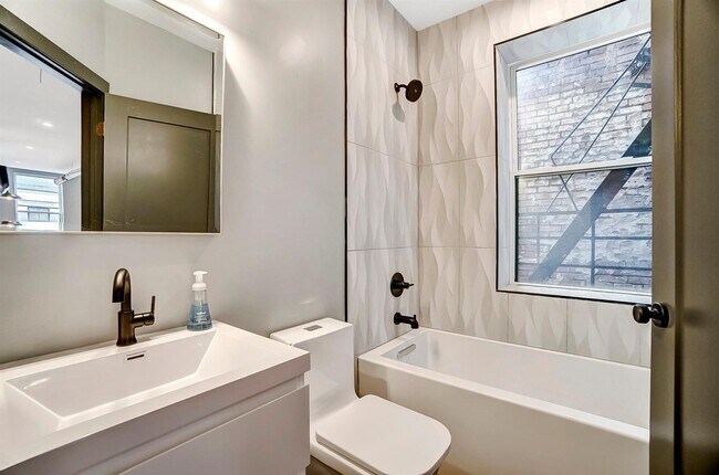 Building Photo - 1534 Republic St