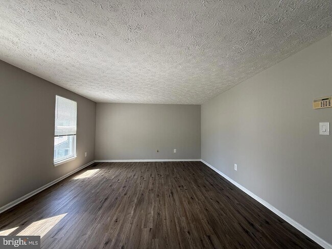Building Photo - 14931 Windmill Terrace