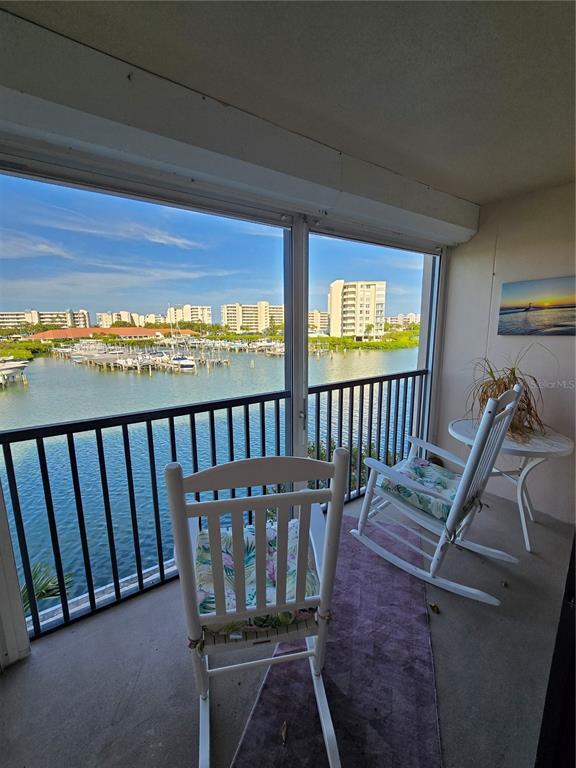 Building Photo - 7600 Sun Island Dr S